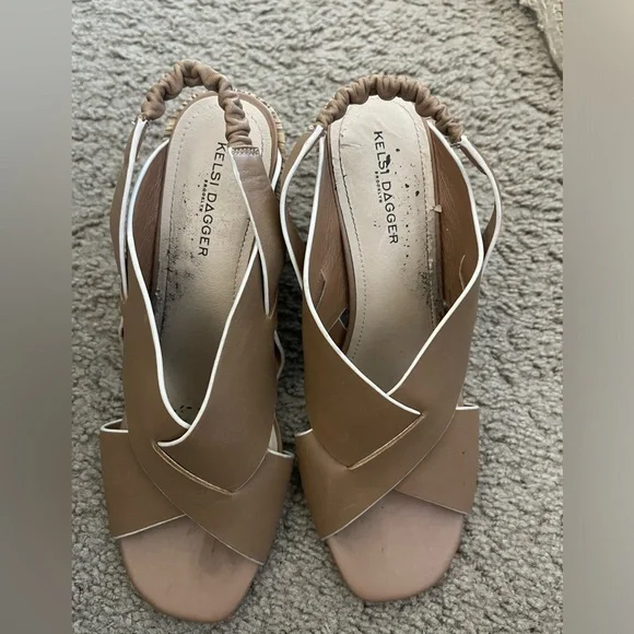 Heels with criss cross toe strap and striped thick heel - Picture 2 of 7